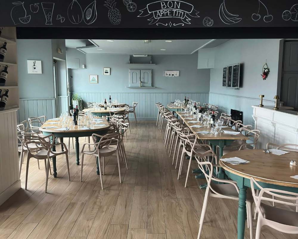 Salle de restaurant-brasserie le Grain d'Orge à Leers